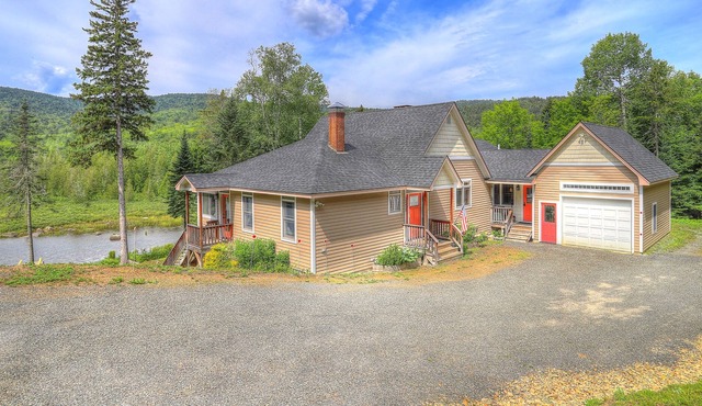 Elkhorn is a 4 season rental on Beaver Mountain Lake