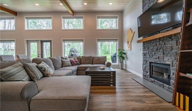 Elkhorn Residence Cabin - 4 BR, Hot Tub & Arcade