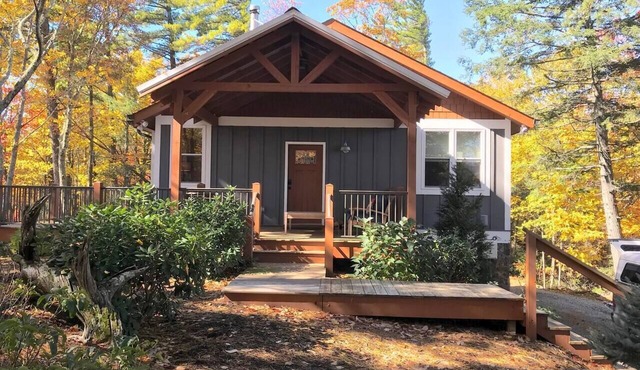Elkhorn Rustic Cottage with Mountain Views. Pet friendly 2 Master bedrooms baths