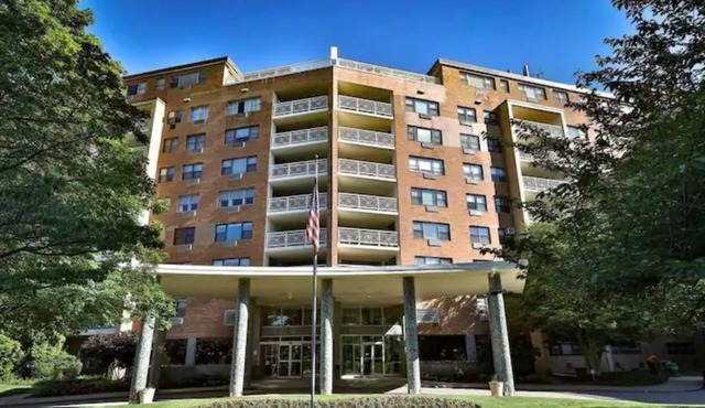 Elkins Park studio 1 Queen & 1 sleeper Hotel style kitchen & bathroom+ Amenities