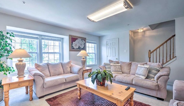 Elkridge Townhome about 15 Mi to Dtwn Baltimore!