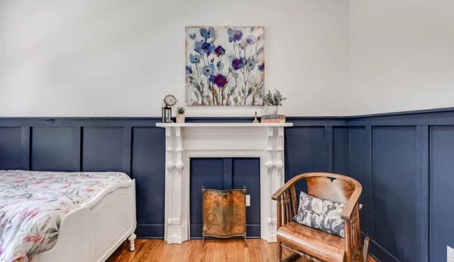 Ella 1862- Charming 1862 home in historic downtown. Close to Adamson Square.