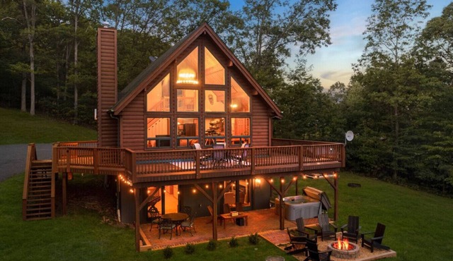 Ella Bella Chalet: Hot Tub, Stunning Views, Wi-Fi