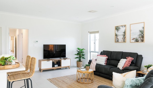 Ella House II - New 3Br 2Bath, Wifi, 2 Living