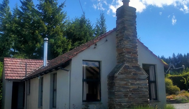 Ellen's House - lovely Bach in a quiet street