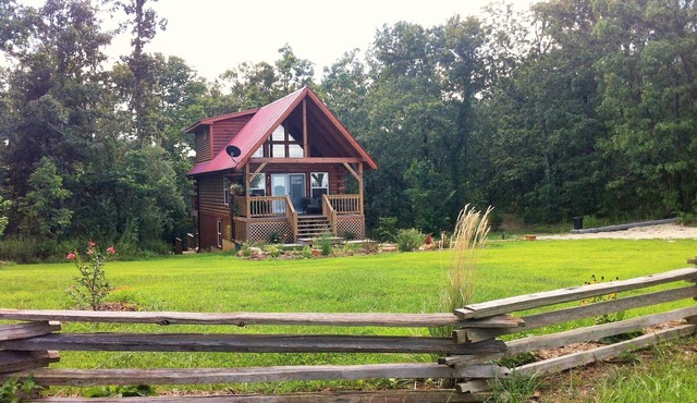 Ellen's Log Cabin with Hot Tub ~ Located Minutes From The Upper Meramec River