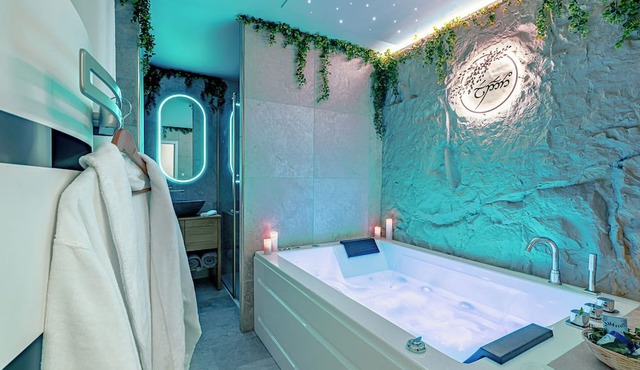 Ellendor private spa and romantic getaway in Middle-earth.