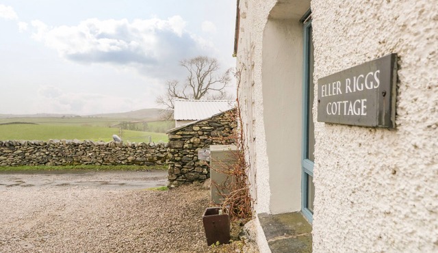 ELLER RIGGS COTTAGE, family friendly, with a garden in Ulverston