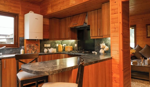 ELLERBECK LODGE, family friendly in Great Broughton, Cockermouth