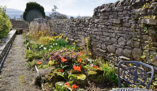 Ellerlands - Three Bedroom House, Sleeps 4