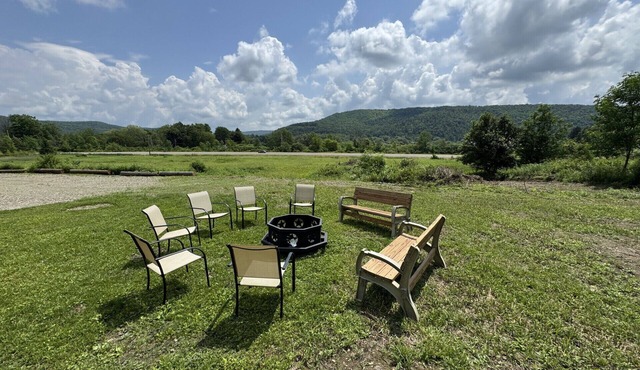 Ellicottville 2 miles to Holiday Valley Condo 3