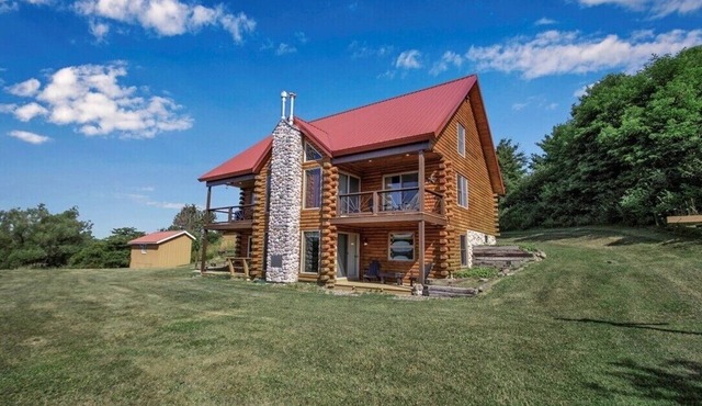 Ellicottville Cabin w/hot tub, stocked pond & 150+ acres of land to explore!
