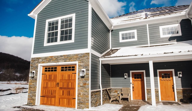 Ellicottville Getaway - Cozy, NEWLY built townhouse with 4 bedrooms and 2.5 bath