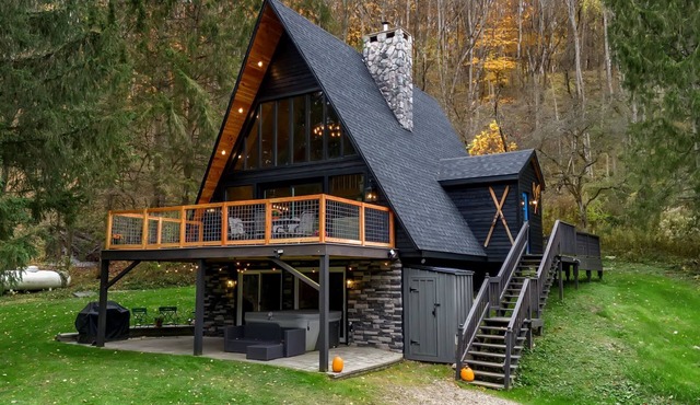 Ellicottville Newly Remodeled A-Frame 4.7 Miles From the Village with a hot tub!