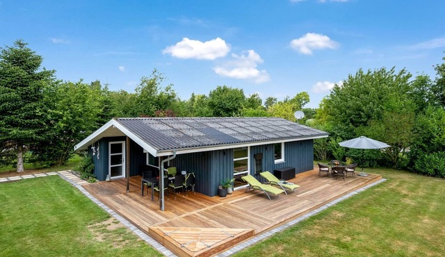 "Ellie" - 500m from the sea by Interhome