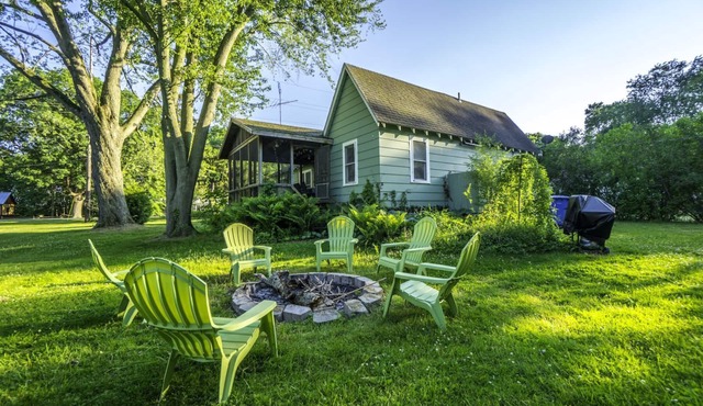 Ellie`s Cottage with Cherry Beach