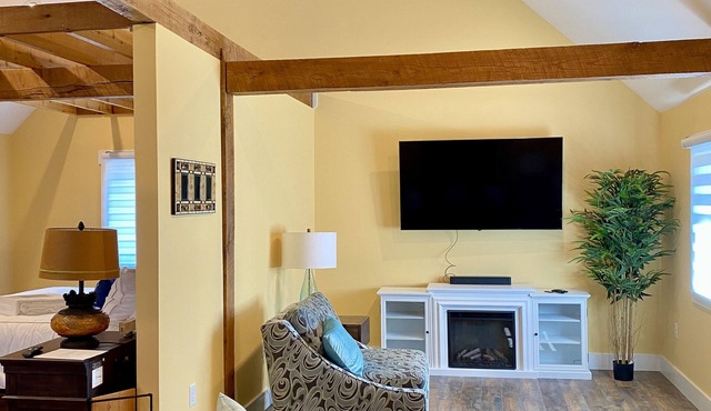 Ellie's Loft brand new downtown Nashville, IN!