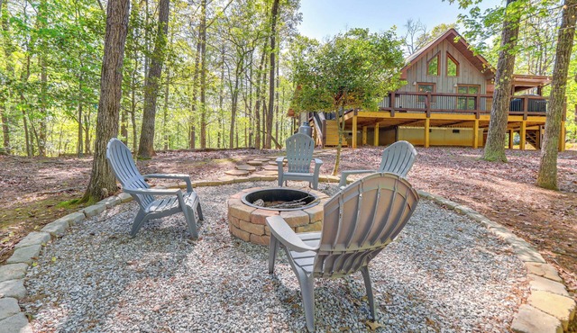 Ellijay Mountain Cabin w/Hot Tub & Spacious Deck