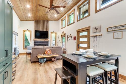 Ellijay Resort Home with Hot Tub and Fire Pit!