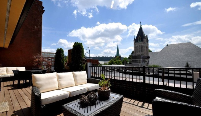 Ellington Loft | City Views + Biltmore Pass | Walk to Everything