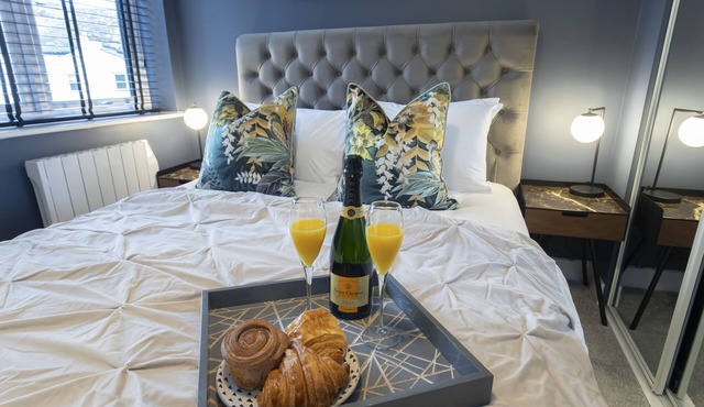 Elliot Oliver - Exquisite 2 Bedroom Apartment With Garden, Parking & EV Charger