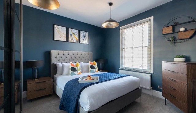 Elliot Oliver - Laverham House - Stunning 6 Bedroom Regency House With Parking