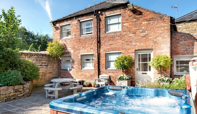 Elliott House - 4 bedroom property with hot tub