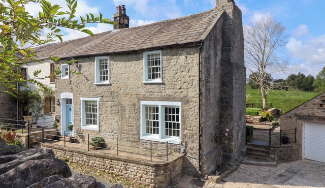 ELLIS HOUSE, family friendly, character holiday cottage in Airton