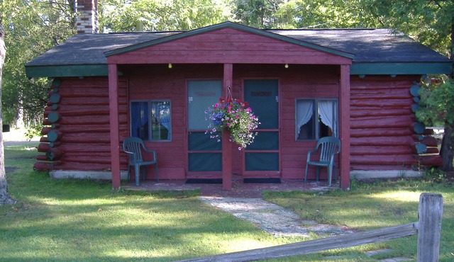 Ellis Lake Resort - Hemlock Logroom - Interlochen/Traverse City