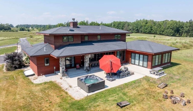 Ellison Bay Retreat: Hot Tub & Theater
