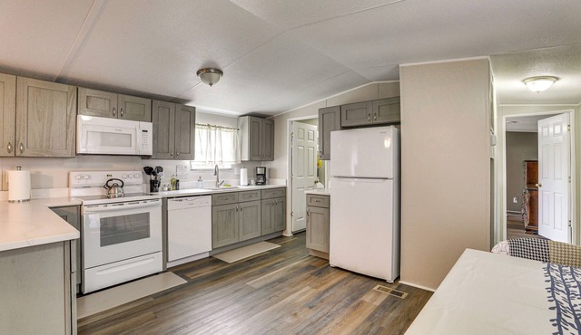 Elloree Vacation Rental ~ 7 Mi to Lake Marion!