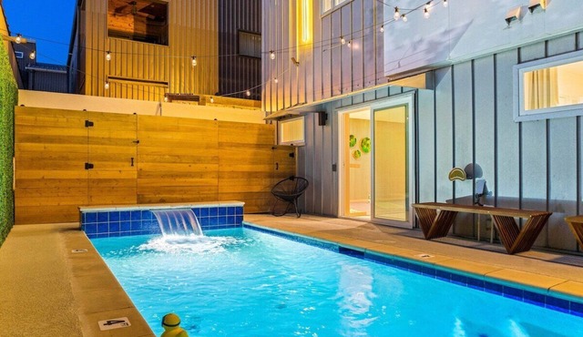 Ellum House · Modern Oasis in Deep Ellum–Spacious Home Sleeps 14