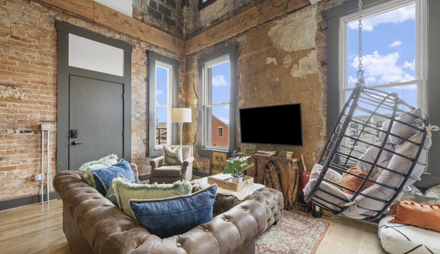 Elm 7 · The Loft OTR | The Cable House