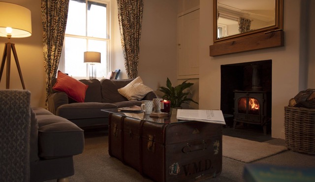 Elm Cottage - a charming traditional stone cottage with 2 bedrooms on Arniston Estate