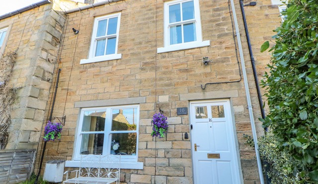ELM COTTAGE, pet friendly, with open fire in Wolsingham