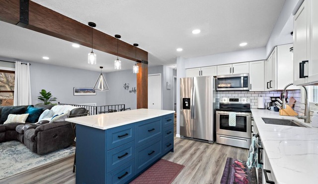 Elm Creek Retreat in Maple Grove -Entire House