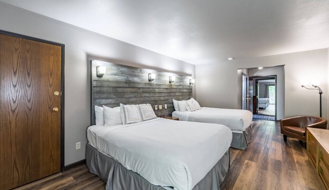Elm Double Queen Room @ the Inn