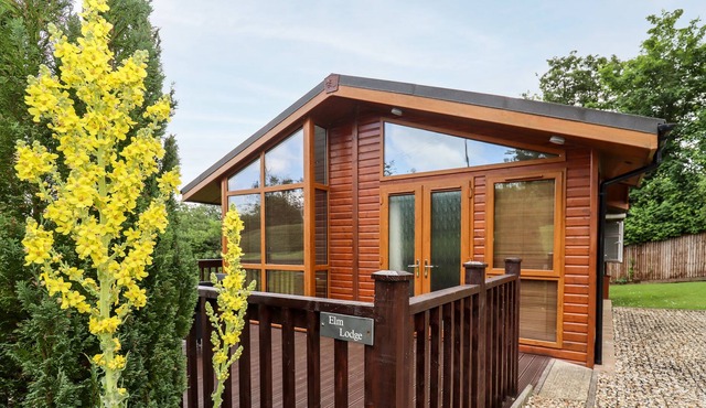 ELM LODGE, family friendly, with a garden in Glasshouse