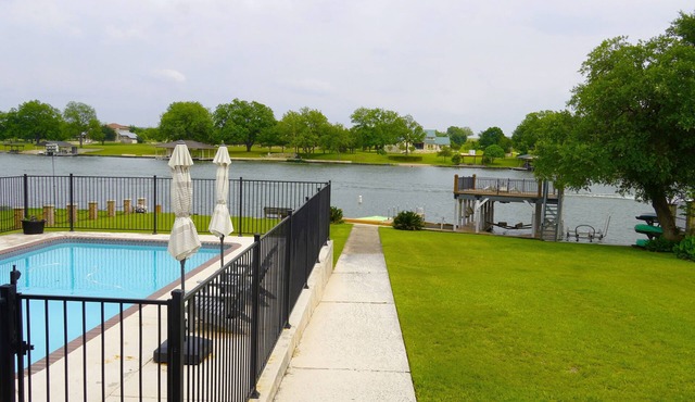Elm Lodge - Lake House w/Pool, Dock, 100' Lake Front, Large Yard w/Great Views