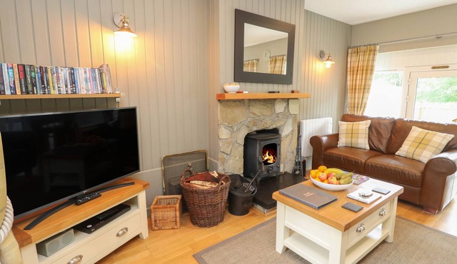 ELM, pet friendly, luxury holiday cottage in Newtonmore