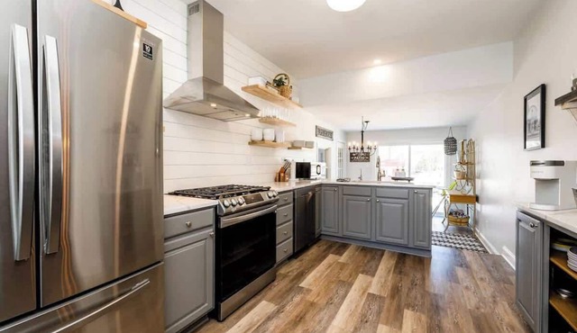 Elm St Retreat - 3 Min walk to Downtown Three Oaks