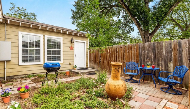 Elm Street Bungalow, Cozy Pet-Friendly Stay