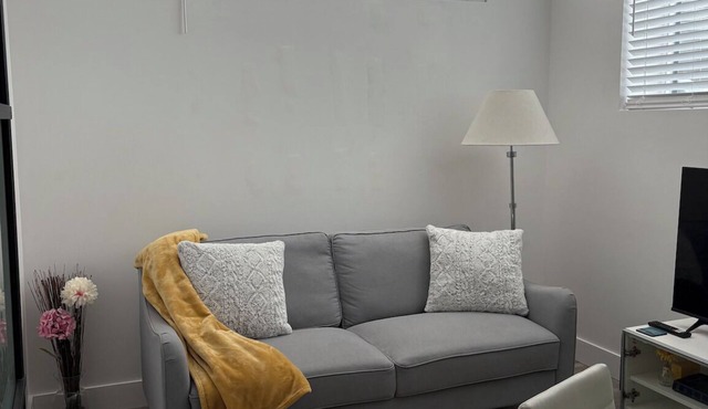 Elm Suite Retreat near the Pearson International Airport