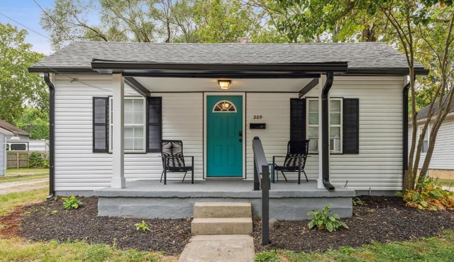 Elm Two Bedroom House in Historic Loveland