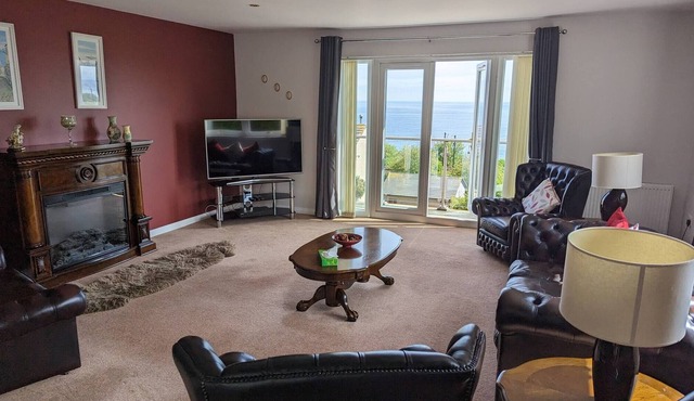 Elmbank House apartment with island views