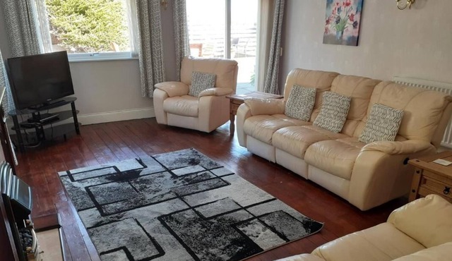 Elmbank House apartment with island views