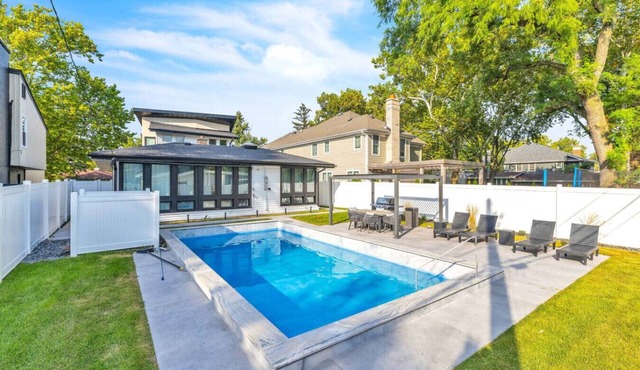 Elmhurst Luxury 4BR w/Pool, Fenced Yard, Downtown