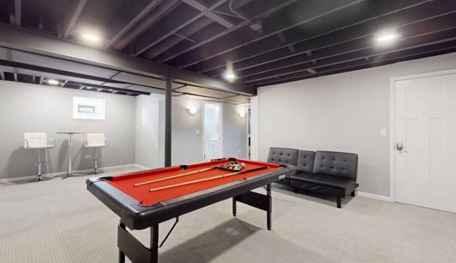 Elmhurst Oasis: Extended O`Hare Stay