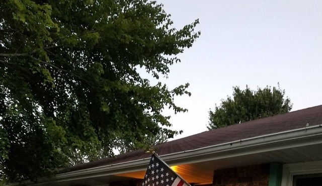 Elmira Getaway, Central location