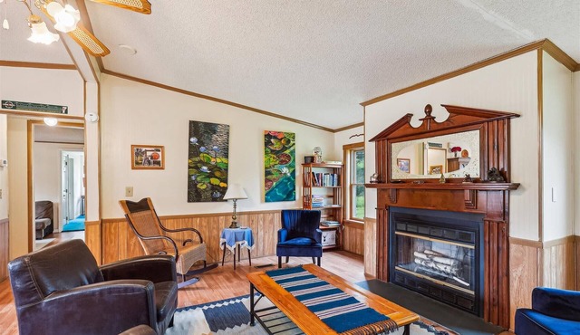 Elmore Escape: 4 br, games galore, firepit, views!